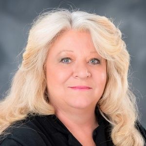 Meet your Posher, Suzanne